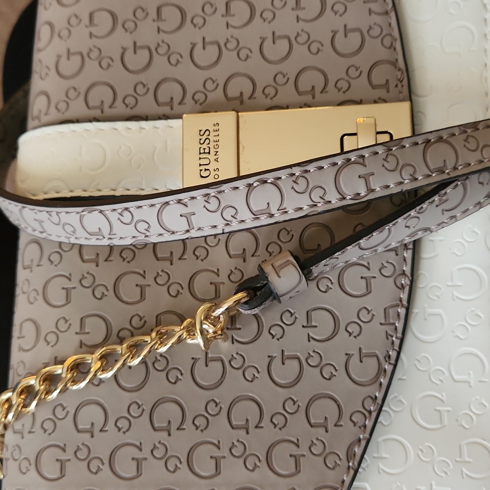 Womens guess purse - Picture 4 of 4